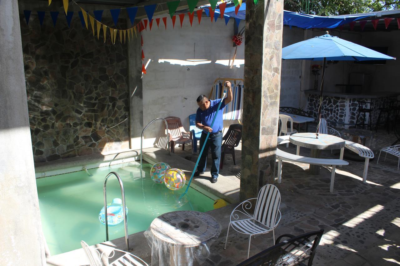 Hostal Ruinas de San Sebastián Hotel Leon Bagian luar foto